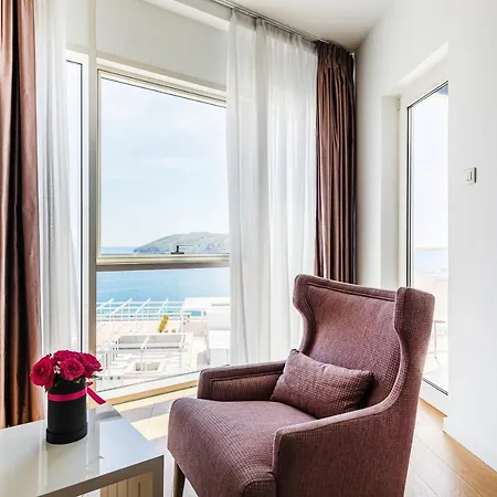 Sea View Royal Tre Canne * בודווה