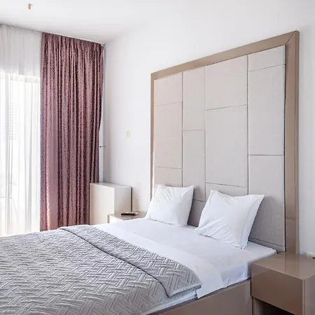 Sea View Royal Tre Canne * بودفا